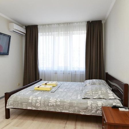 קייב Apartament On Vasylia Lypkivskoho 24 מראה חיצוני תמונה